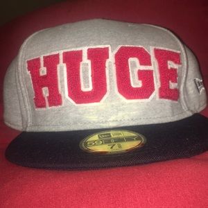 Hundreds x New Era x 59FIFTY”HUGE” fitted cap NWT